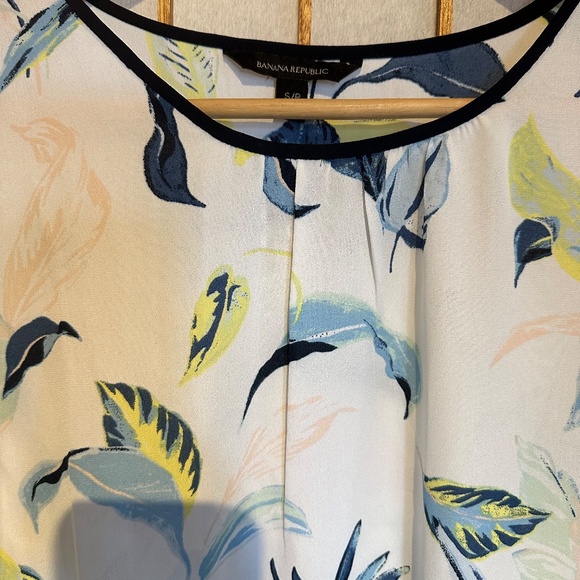 Tropical Print Banana Republic Blouse - Picture 3 of 13